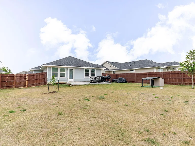 303 Schuyerville Dr — Photo 26