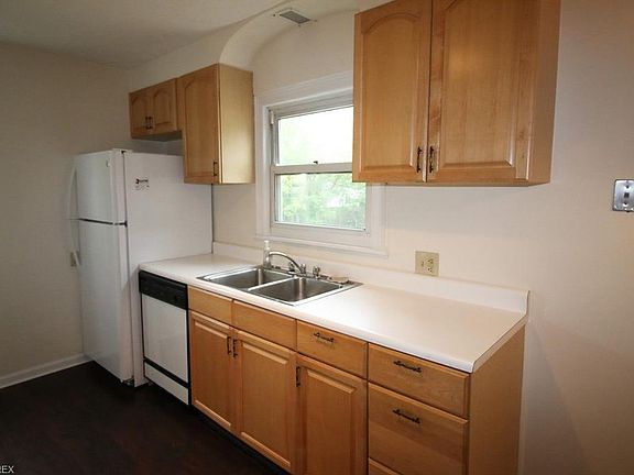4th image of 164 Harcourt Dr