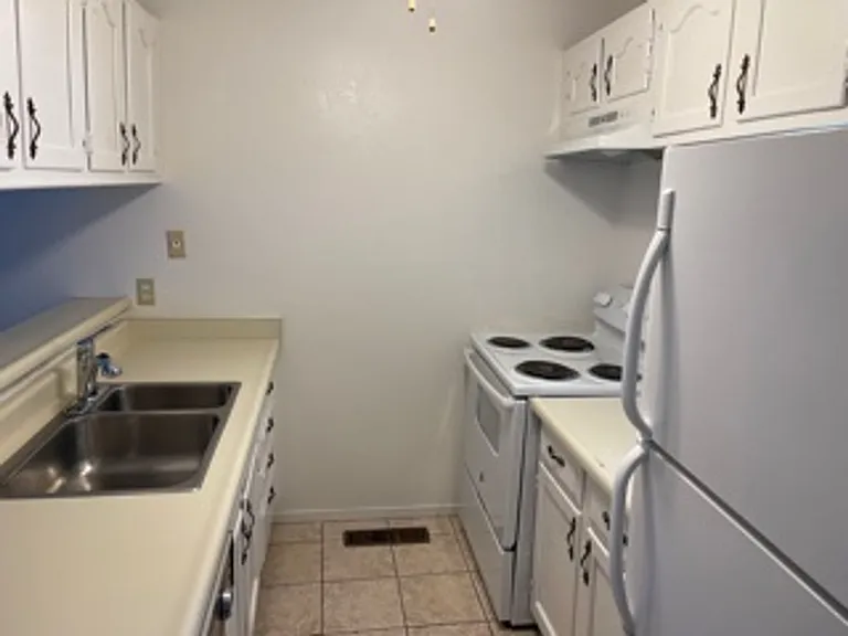 770 Southwood Blvd #11 — Photo 4