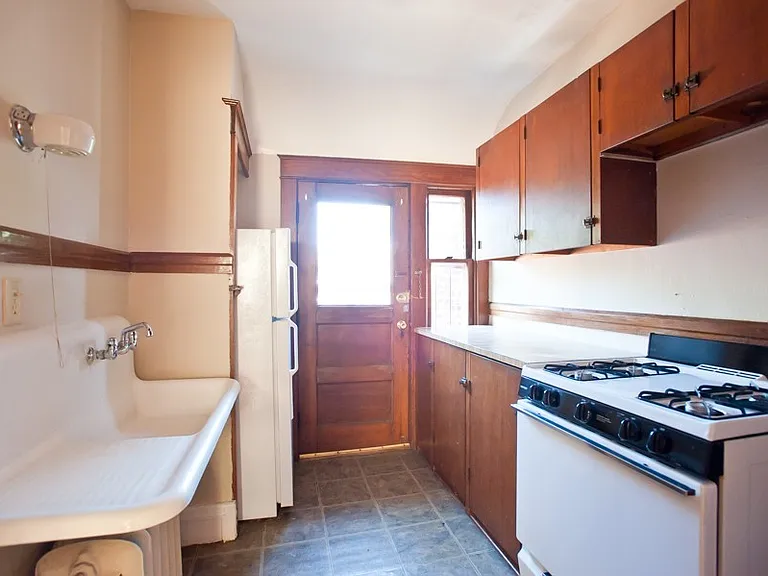 Freshly Renovated 2BR Apartments Near UWM Heat Included — Photo 21