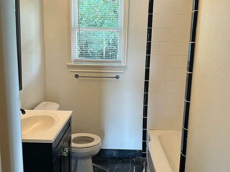 736 Edgefield Rd — Photo 8