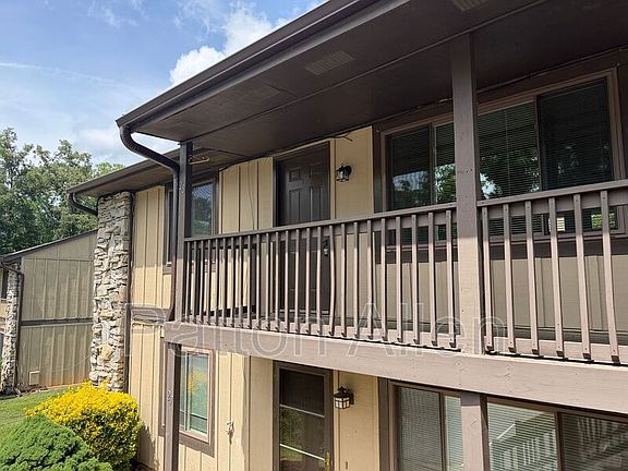 2nd image of 28 Dawnwood Cir