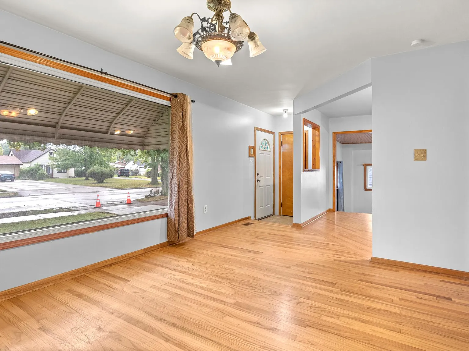 3 bed, 1.5 bath, 1180 sqft, $1,900 — Photo 4