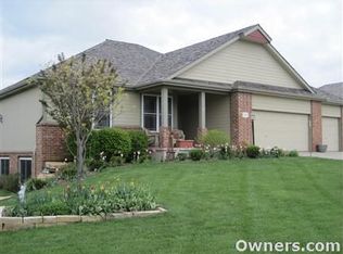 1647 Bobwhite Dr, Lawrence, KS 66047