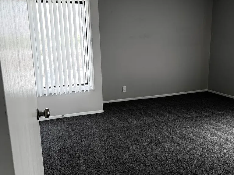 Bellevue Hills — Photo 45