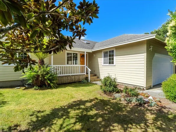 1148 Eucalyptus Rd, McKinleyville, CA 95519