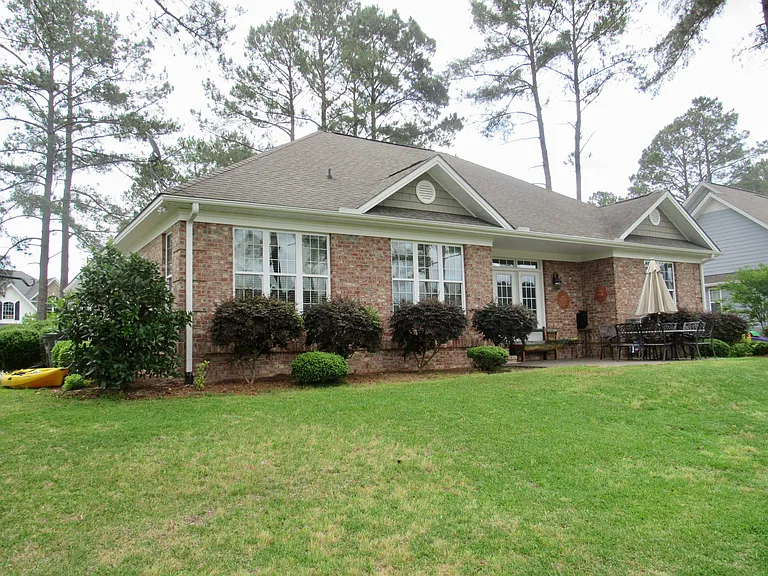 1271 Greenbriar Dr — Photo 4