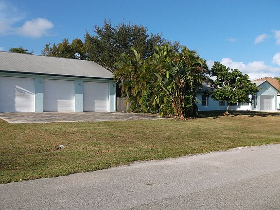 2nd image of 567 SW Ryan Ave