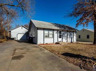 1104 SE 33rd St, Topeka, KS 66605