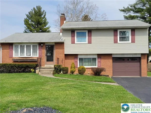 3552 Lord Byron Dr, Bethlehem, PA 18017