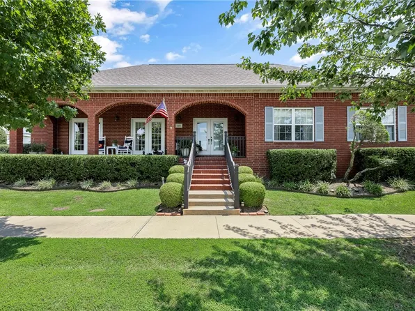 669 Doris Dr, Springdale, AR 72762
