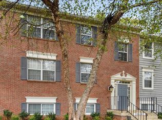 12016 Golf Ridge Ct APT 301, Fairfax, VA 22033