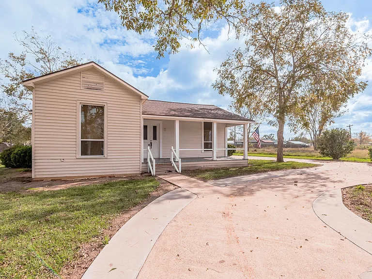 246 FM 405 — Photo 20