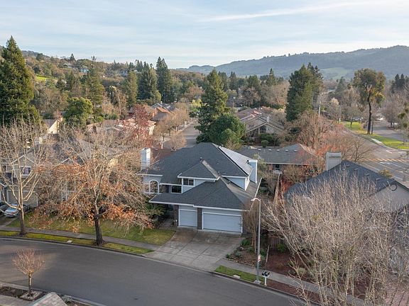 4th image of 4604 Parktrail Court