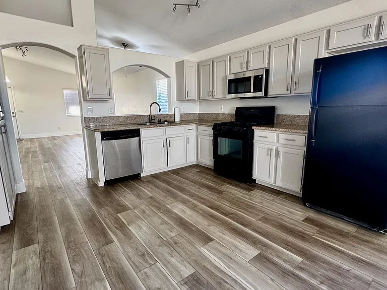 7032 Golden Desert Ave — Photo 4