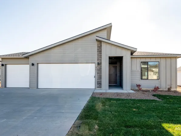 841 Strike Eagle St, Mountain Home, ID 83647