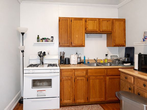 4th image of 1459 Saint James Ct APT 1