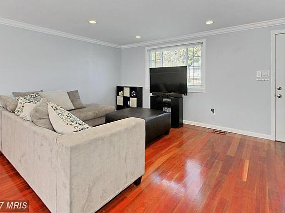 3rd image of 1115 Bicksler Dr