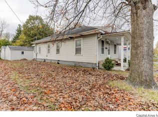 425 N Cheney St, Taylorville, IL 62568