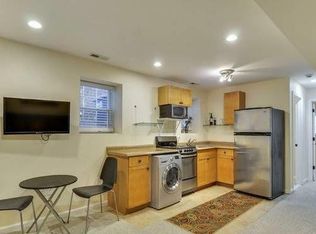 647 8th St NE, Washington, DC 20002