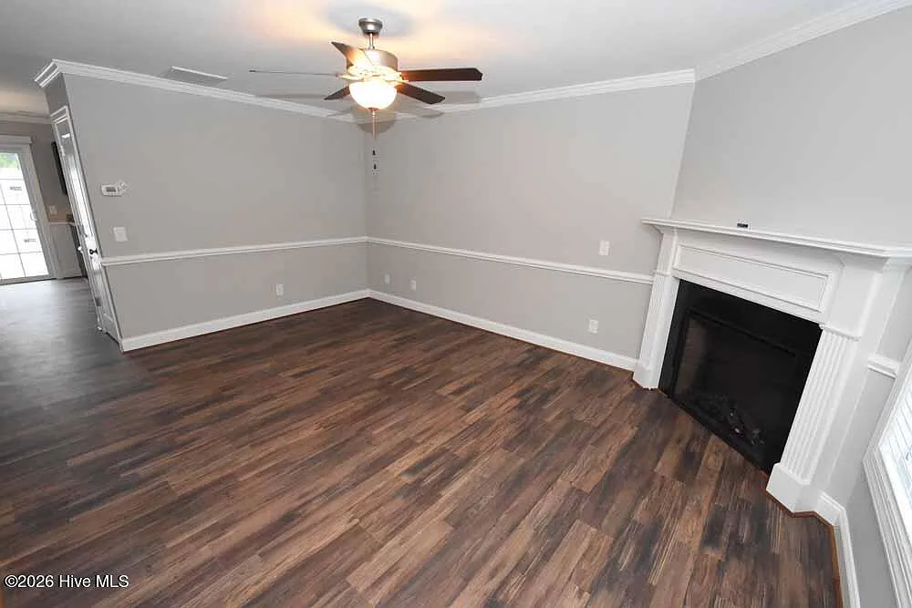124 Chandler Dr — Photo 2