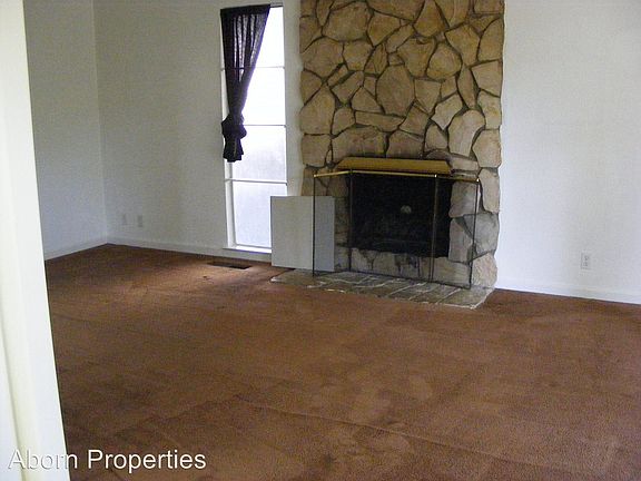 4th image of 3220 Stephanie Ct