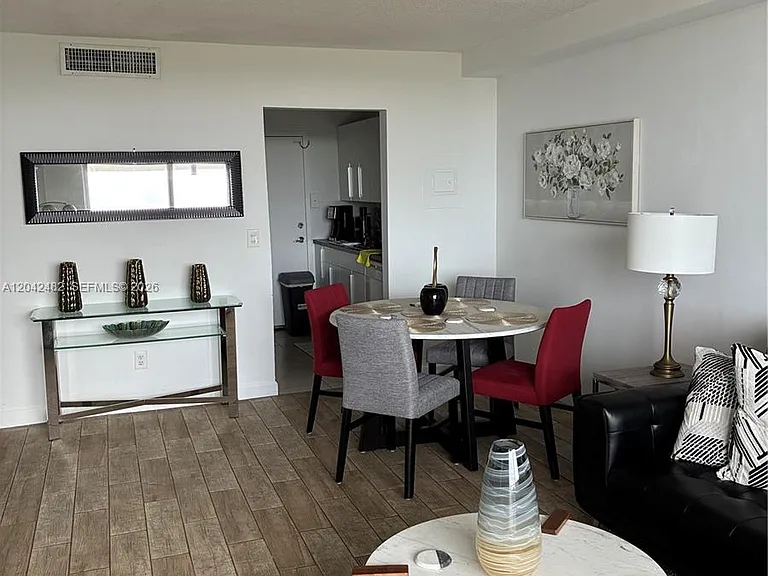 2000 NE 135th St #710 — Photo 4
