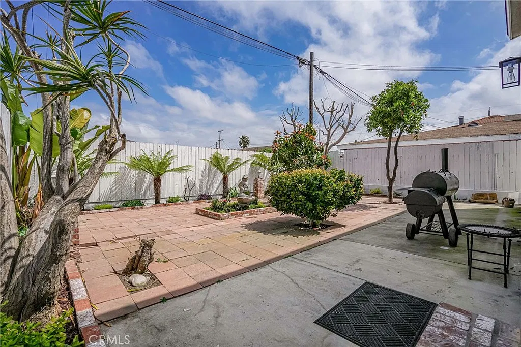 3 bed, 2.5 bath, 1467 sqft, $3,950 — Photo 1