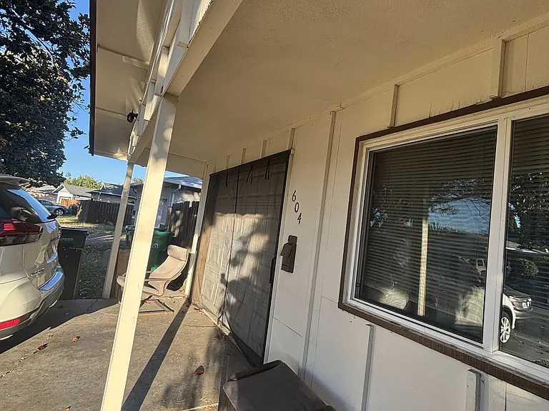 604 E Loretta Ave #1 — Photo 1