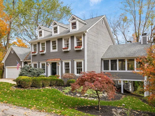 3411 Woodstone Dr, Lewis Center, OH 43035