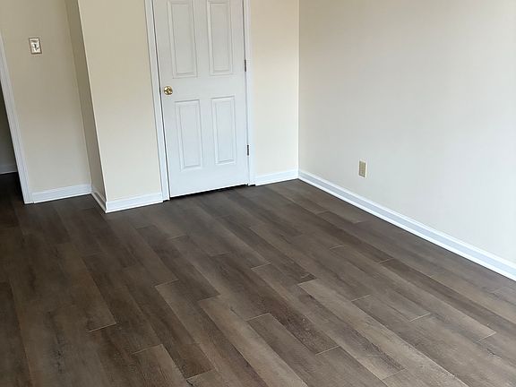 3rd image of 711 Railroad St