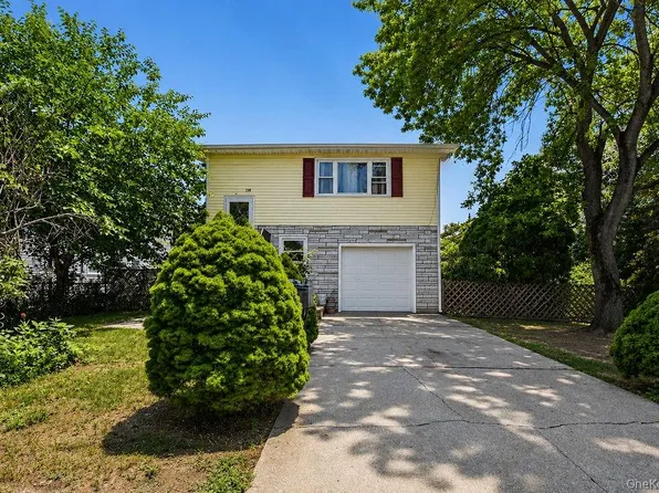 218 Montana Avenue, Bay Shore, NY 11706