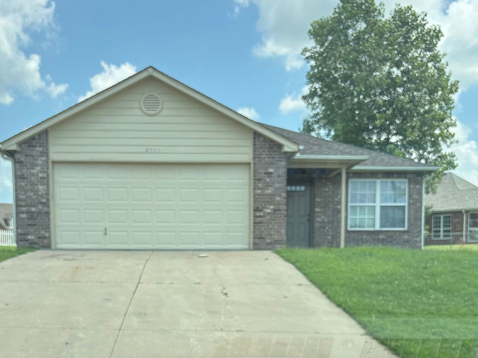 1st image of 2502 Hunters Ct