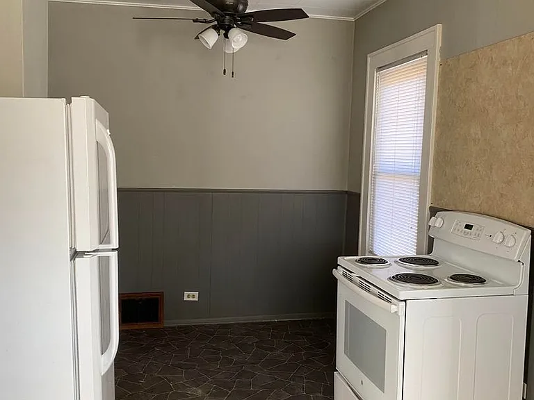 1704 Pacific St — Photo 11
