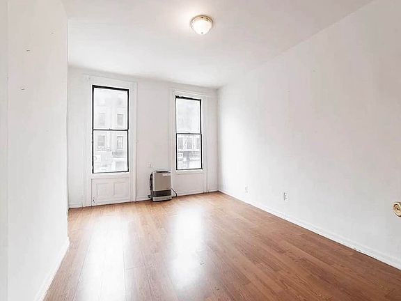 4th image of 113 Graham Ave APT 2R