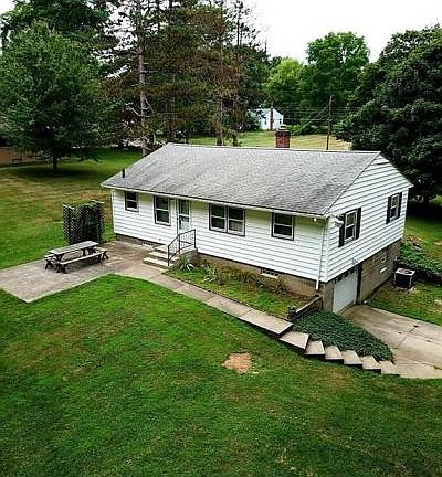 4th image of 5677 Eastview Dr