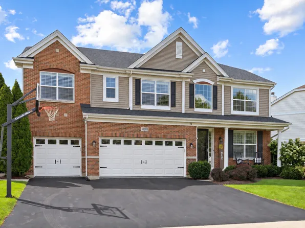 10203 Hunter Trl, Huntley, IL 60142