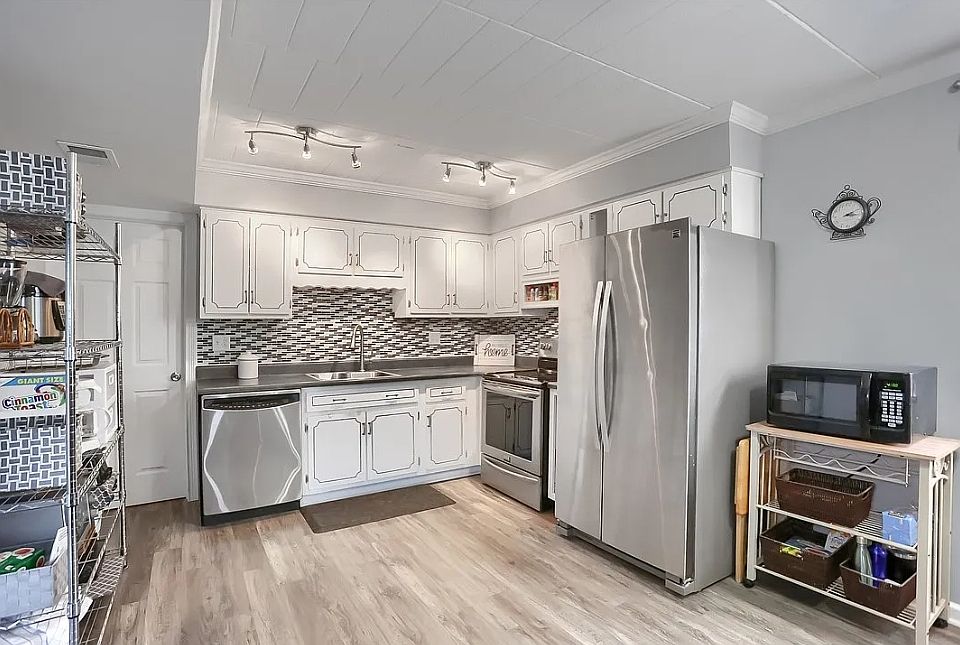 1st image of 501 Camelot Dr #2B