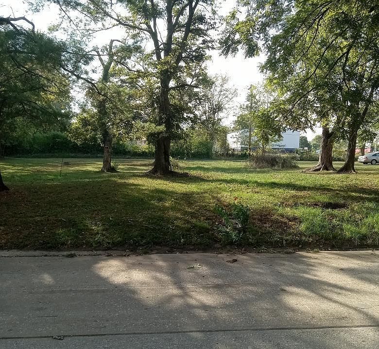 2nd image of 213 S 2nd St