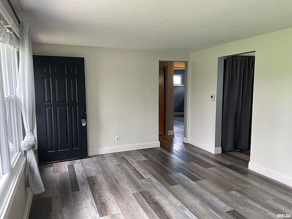 2nd image of 1526 E Sunny Ln