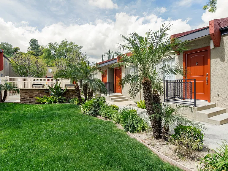 Topanga Canyon Apartments — Photo 12