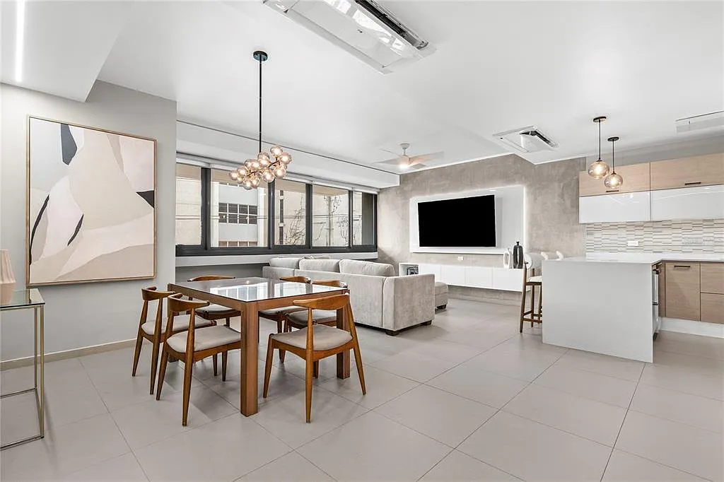 2 bed, 2.0 bath, 1300 sqft, $6,000 — Photo 4