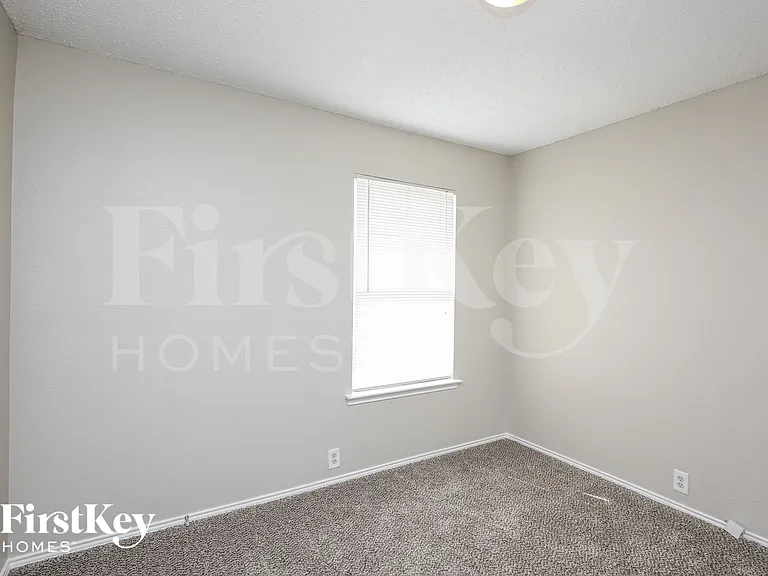 820 Monette Dr — Photo 12