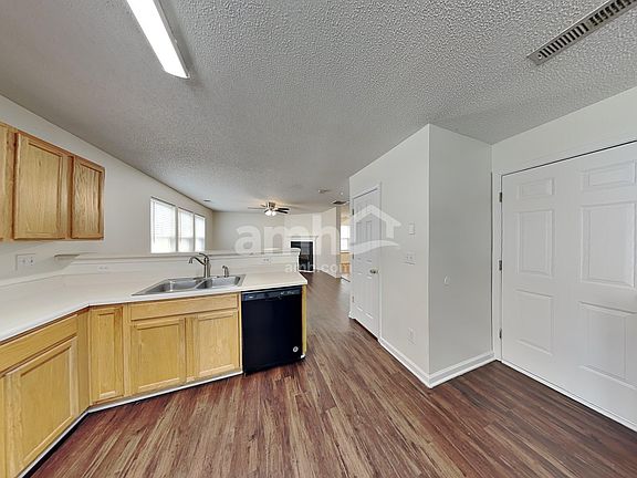 4th image of 4212 Everest Dr