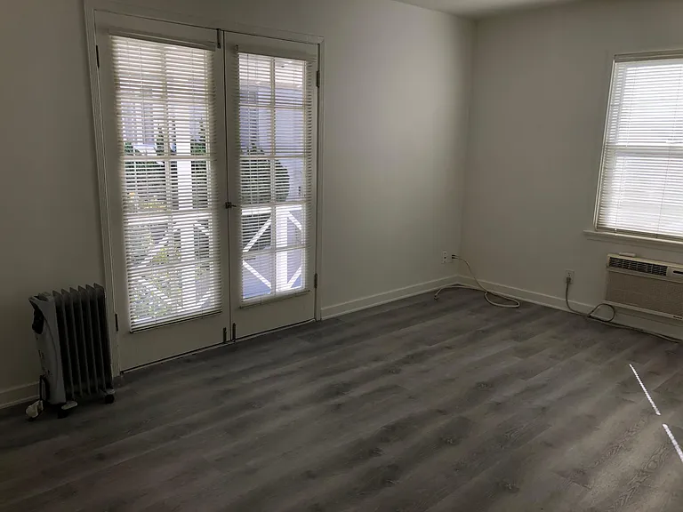 345 N Oakhurst Dr #E — Photo 8