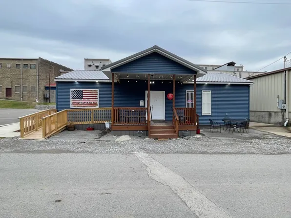 611 River St, Gassaway, WV 26624