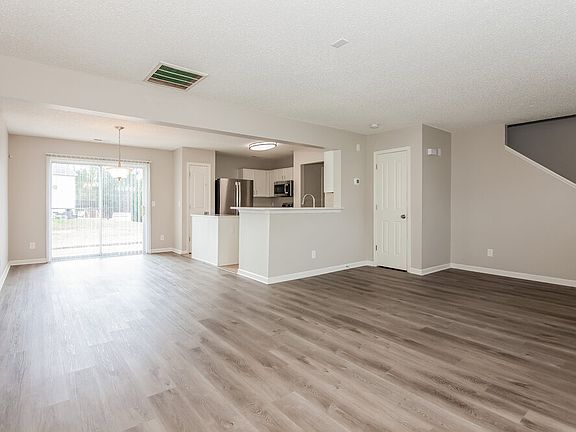 4th image of 9809 Holly Park Dr