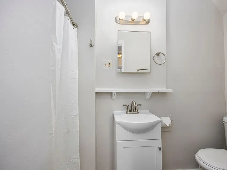 538 Logan St SE — Photo 9