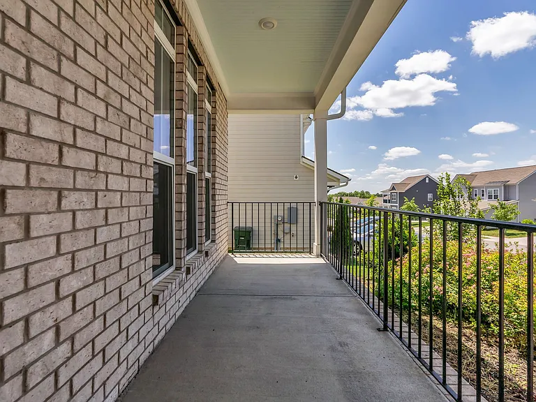633 Castle Rd — Photo 5