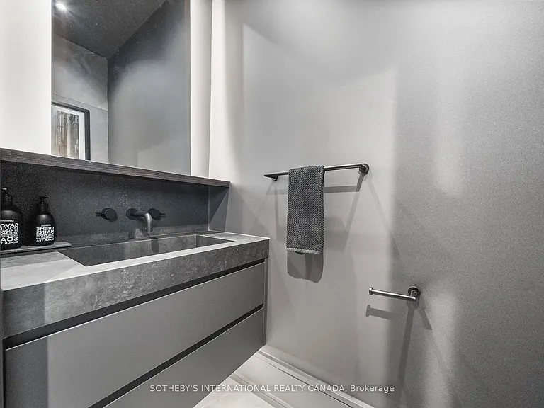 734 Avenue Rd — Photo 16